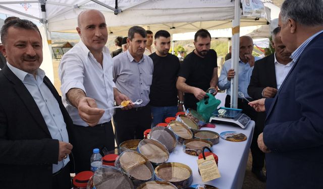 Festivalde açık artırmaya sunulan 1 kilo Sason balı, 340 bin liraya alıcı buldu
