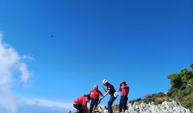 Fethiye'de paraşüt kayalıklara düştü: 1 ölü, 1 yaralı / Ek fotoğraflar