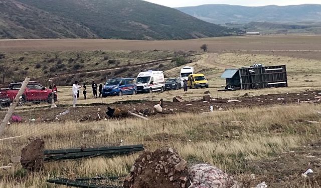 Fırtınada üzerine konteyner ev devrilmişti; toprağa verildi