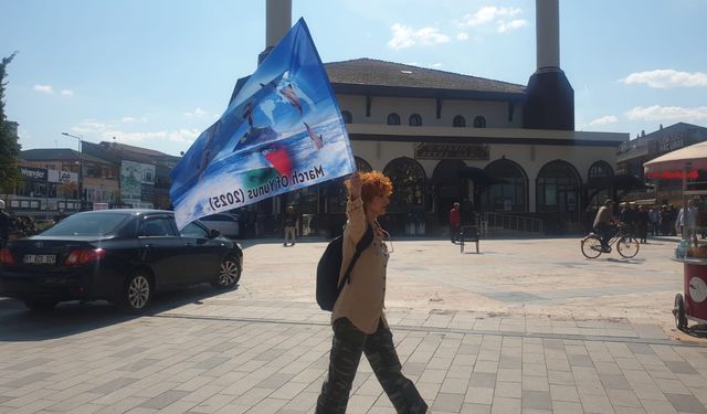 Gazze'ye destek için İstanbul'dan Kudüs'e başlattığı yürüyüşte Düzce'ye ulaştı