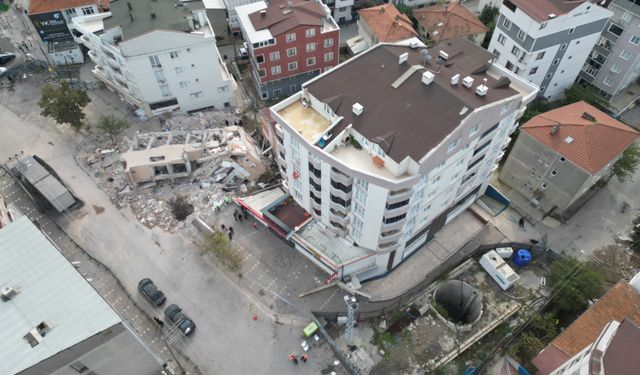 Gebze'de yıkılan binanın yakınındaki 12 bina mühürlendi; 45 aile tahliye edildi