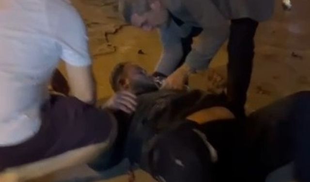 Hafif ticari araç ile motosikletin çarpıştığı kaza kamerada; 2 yaralı