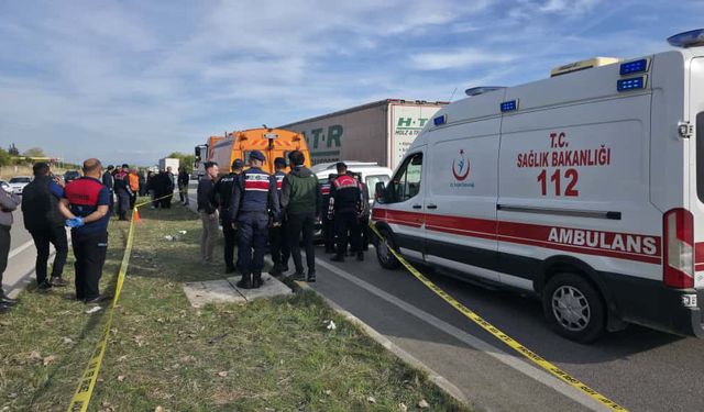 Hafif ticari araçla kamyon çarpıştı: 4 ölü, 2 yaralı / Ek fotoğraflar