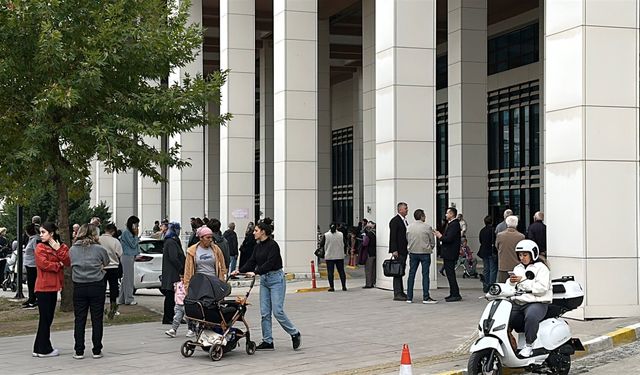 Hastanede böbrek taşı kırma cihazında yangın çıktı; duman nedeniyle poliklinikler boşaltıldı