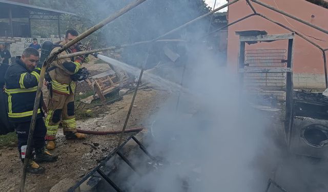 Hatay'da konteyner yangınında dumandan etkilenen bebek öldü