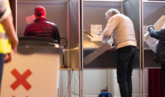Hollanda'da sandık çıkış anketlerinin sonuçları açıklandı
