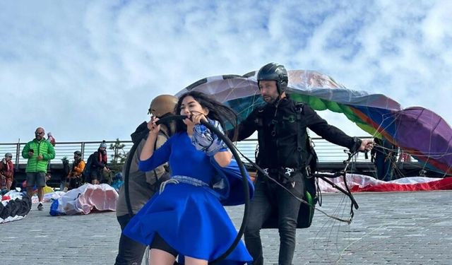 İranlı paraşüt pilotu ve jimnastikçiden Babadağ semalarında akrobatik gösteri