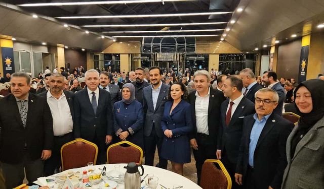 İstanbul - AK Parti İstanbul İl Başkanlığı muhtarlarla bir araya geldi