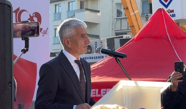 İstanbul - Avcılar'da 102'nci yıl dönümünde Cumhuriyet yürüyüşü