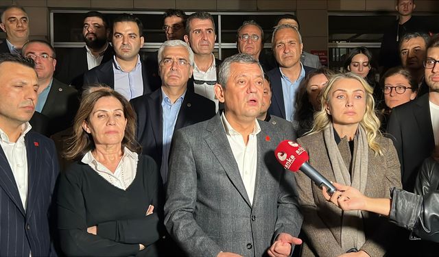 İstanbul - CHP Genel Başkanı Özel, Çağlayan Adliyesi'nde açıklamalarda bulundu