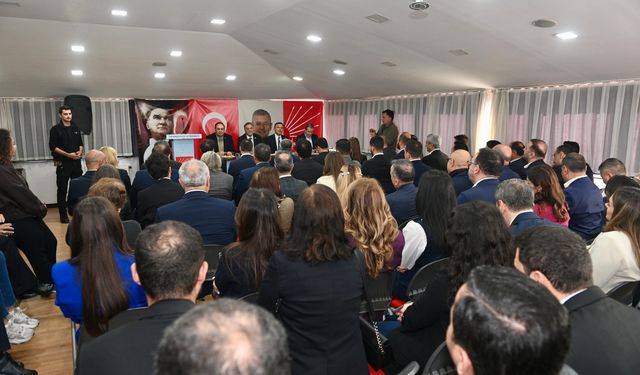 İstanbul- CHP İstanbul İl Başkanı seçilen Özgür Çelik mazbatasını aldı