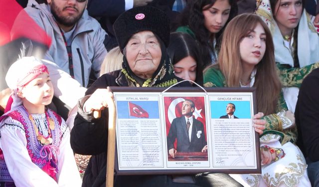 İstanbul - Cumhuriyetin 102'nci yılı Vatan Caddesi'nde kutlandı
