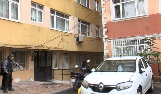 İstanbul - Fatih'te sağanak yağış sonrası zemin kattaki daireleri su bastı