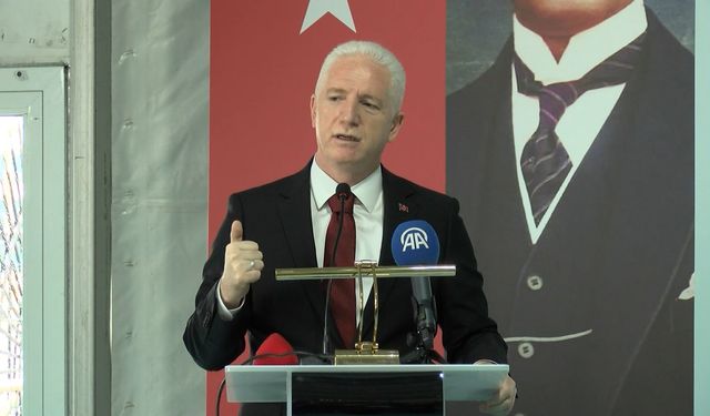 İstanbul- İstanbul Valisi Davut Gül, Üsküdar Kaymakamlığı Kitap Fuarı'nın açılışına katıldı