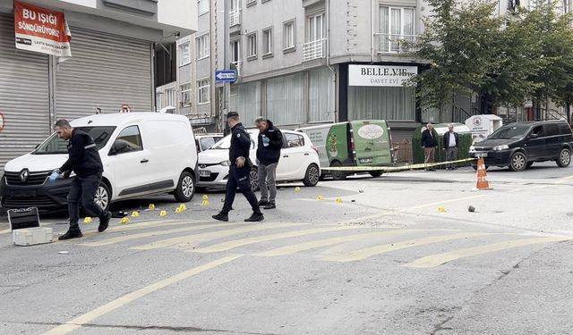 İstanbul-Kağıthane'de 15 el ateş ettiği kadını sokak ortasında öldürdü; cinayet anı kamerada