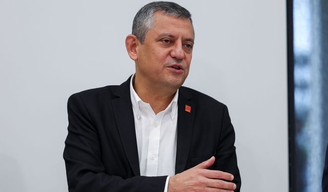 İstanbul- Özgür Özel yurtdışı temasları öncesi havalimanında soruları yanıtladı