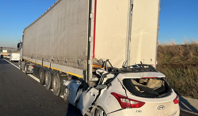 İstanbul- Silivri'de otomobil TIR'ın altına girdi: 1 ölü -1