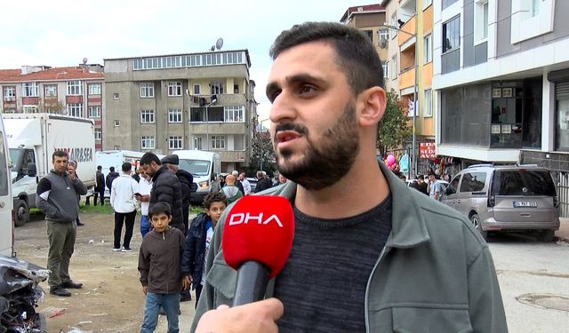 İstanbul- Sultangazi'de şoförünün el frenini çekmeyi unuttuğu minibüs kayarak 6 araca çarptı