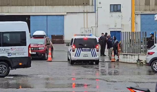İstanbul - Tuzla Tersaneler Bölgesi'nde gemi yan yattı: 1 ölü -1