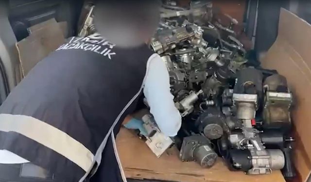 İzmir'de 20 ayrı operasyonda 10 milyon TL değerinde kaçak ürün ele geçirildi