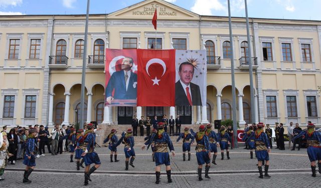 İzmir'de Cumhuriyet Bayramı kutlamaları başladı