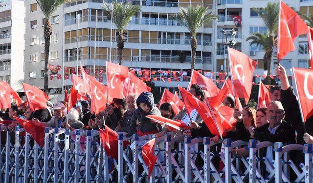 İzmir'de Cumhuriyet'in 102'nci yılı coşkusu