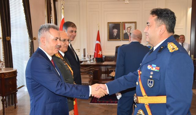 İzmir'de Cumhuriyet'in 102'nci yılı coşkusu/Ek fotoğraflar