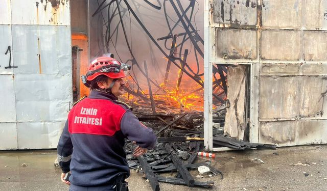 İzmir'de depo yangını (2)