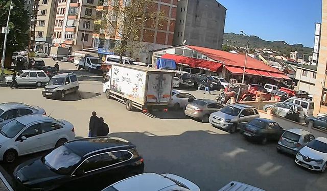 Kamyonet ile hafif ticari araç çarpıştı; 1 yaralı