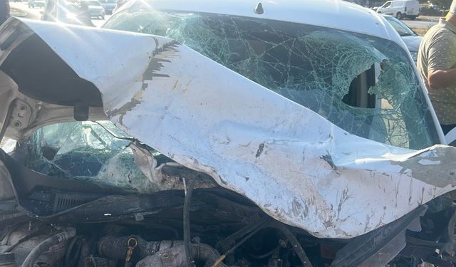 Karşı şeride geçen otomobil zincirleme kazaya yol açtı: 1 ölü, 4 yaralı