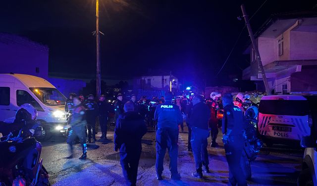 Kayseri'de bakkalda bıçaklı 'yan bakma' kavgası: 1 yaralı