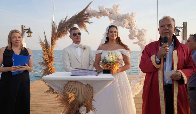 Kosta Rikalı damat ve Türk gelin Antalya'da dünyaevine girdi
