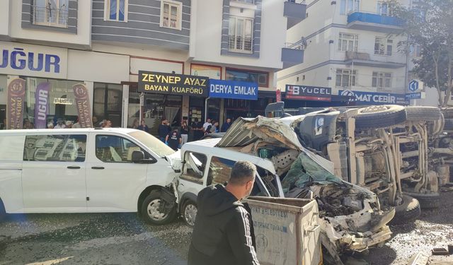 Malatya'da freni arızalanan kamyon 15 araca çarptı: 5 yaralı