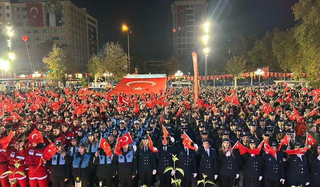 Mansur Yavaş: Karanlığa boyun eğmeden, Cumhuriyet'in ışığında yürümeye devam edeceğiz