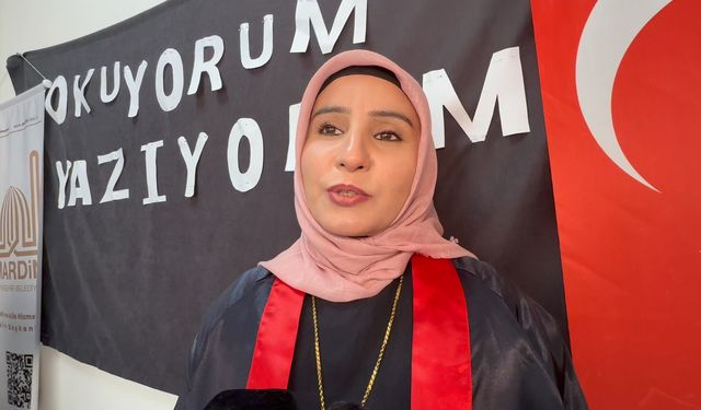 Mardin'de okuma yazma kursunu tamamlayıp, cübbe giyip mezun oldular