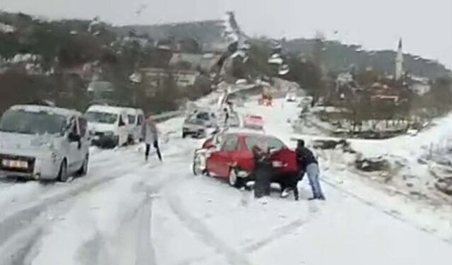 Muğla'da dolu yağışıyla Seydikemer ilçesi beyaza büründü