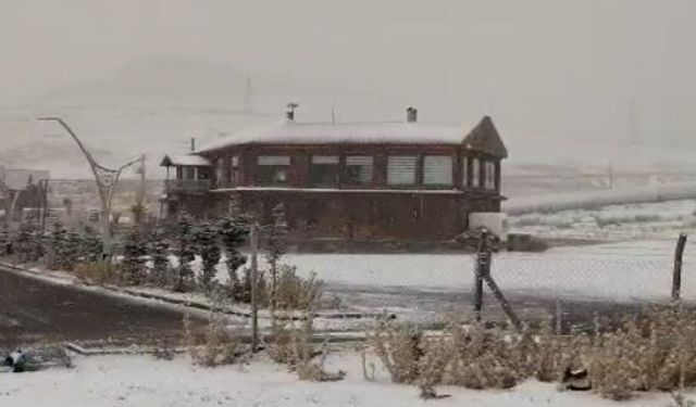 Niğde'de kar yağışı etkili oldu; 4 dağcı mahsur kaldı