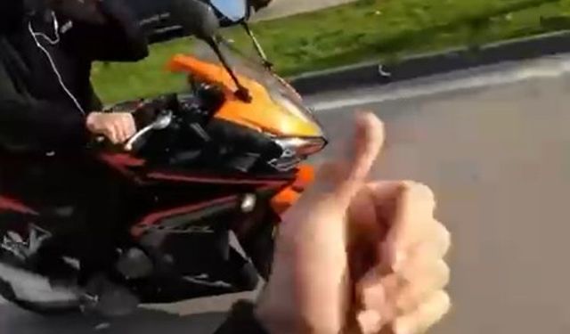 Önüne ani manevra yapan otomobilin dikiz aynasını kırdı