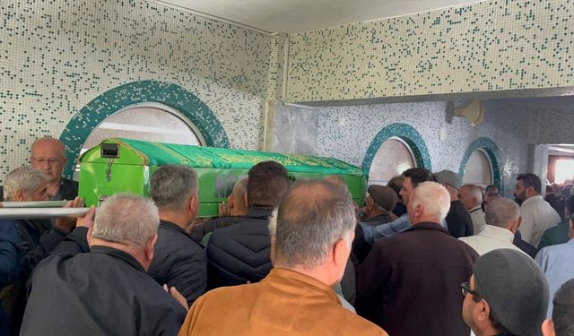 Ormandan topladığı mantardan zehirlenen pideci, toprağa verildi