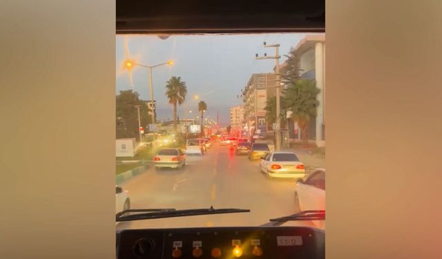 Osmaniye'de duyarlı sürücüler, itfaiyeye koridor oluşturdu