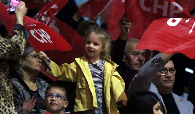 Özgür Özel : Beni seven arkamdan gelsin