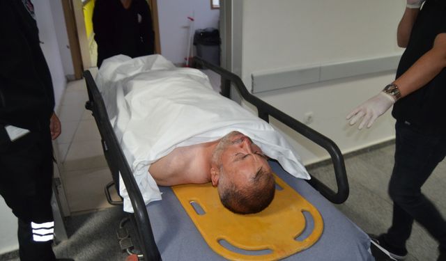 Parkta tartıştığı 5 kişinin saldırısı ile 11 yerinden bıçaklandı