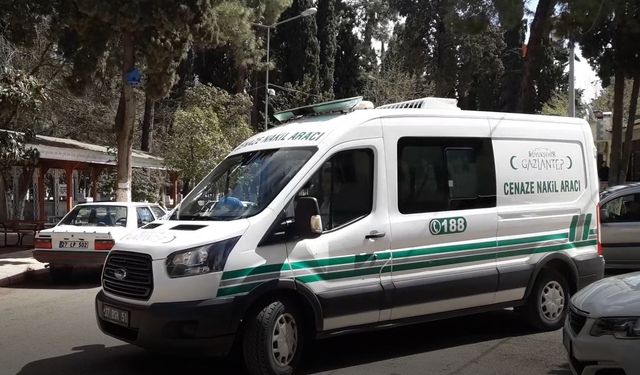 Parkta uyardığı kişi tarafından motosiklet kaskı ile dövülerek öldürüldü