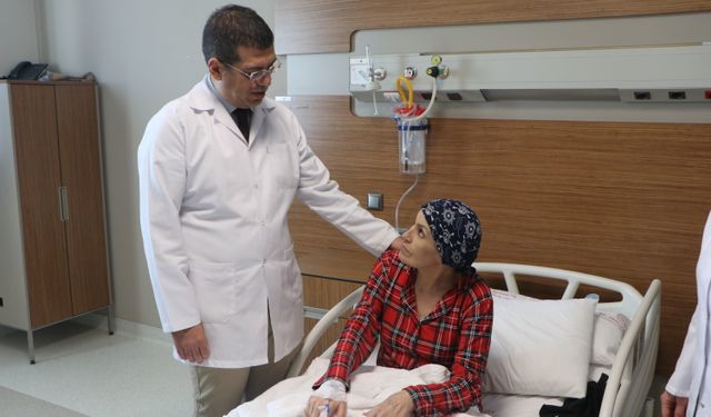 Prof. Dr. Çil: Genetik testlerle meme kanseri olmadan riskli kişiler saptanmalı