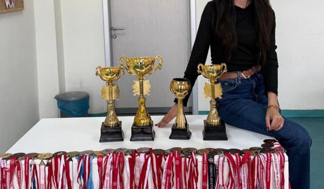 ‘Rüzgarın kızı' Elif, Aşkale'deki çocukları atletizmle tanıştırıyor / Ek fotoğraflar