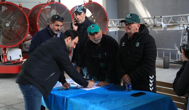 Sakaryaspor'da aday çıkmadı Muhammet Kıratlı ile yola devam kararı alındı