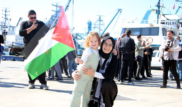 Saros'da 60 tekne ve bot Sumud Filosu ve Gazze'ye destek için tur attı