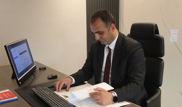 Sıfır kilometre otomobili otoyolda kilitlenip durunca kaza yapan avukattan firmaya suç duyurusu