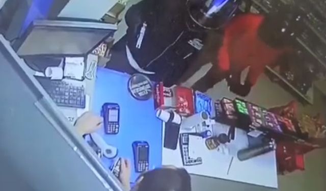 Silahlı şüpheliler akaryakıt istasyonunun marketini soydu