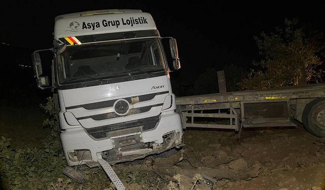 Şırnak'ta şarampole düşen TIR'ın şoförü öldü